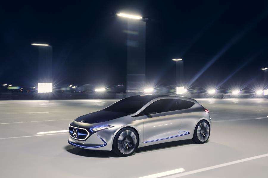  Mercedes-Benz Concept EQA 2017 года  (фото 4 из 20)